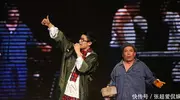 东北喜剧演员苏州开唱,陈小春同台搭档,现场互动环节让人期待