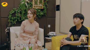 湖南卫视的新人主持人靳梦佳还不错