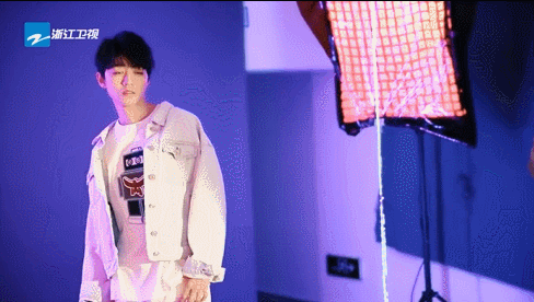 《高能》曝王俊凯奶酷花絮 确认过每帧是表情包凯