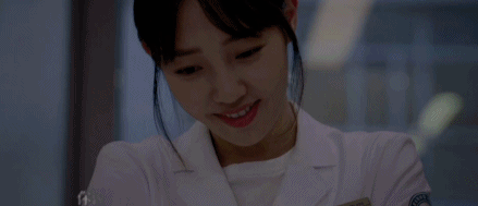 《外科风云》靳东白百何捧脸杀,不仅医术高明,虐狗也很有手段