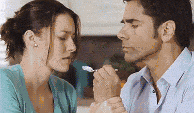 gif趣图:她到底看到了什么? - 360娱乐,你开心就好