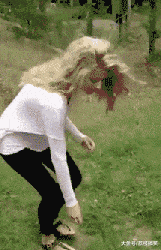 搞笑gif动图:姑娘摔的好尴尬 - 360娱乐,你开心就好