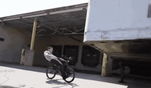 gif趣图眼睛敢看过来你就死定了