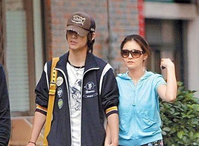 周渝民妻子首晒结婚照她因演小角色与仔仔相恋屡遭粉丝辱骂