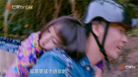 钟丽缇女儿Cayla拍抖音,没想到她私底下这么放得开!