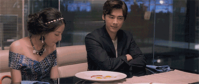 被喜欢的人亲吻,眼神里满是小女生的受宠若惊 还有《怦然心动》里一样