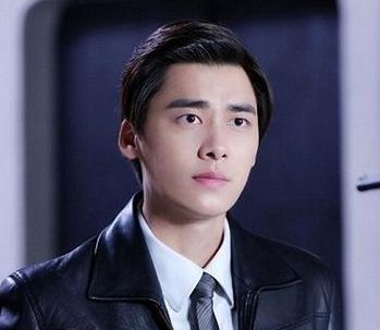 江疏影签证现场人流稀疏 网友:李易峰可能签了