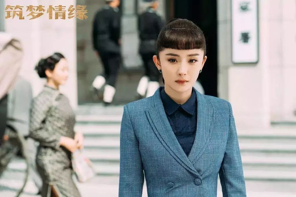 杨幂刘海新造型酷似泫雅！女明星是怎么做到换发型如换头的？