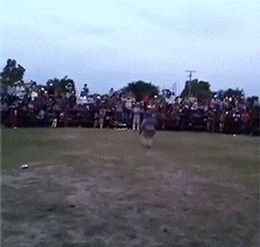 搞笑gif: 现在学生胆子真大, 连老师都敢追呀