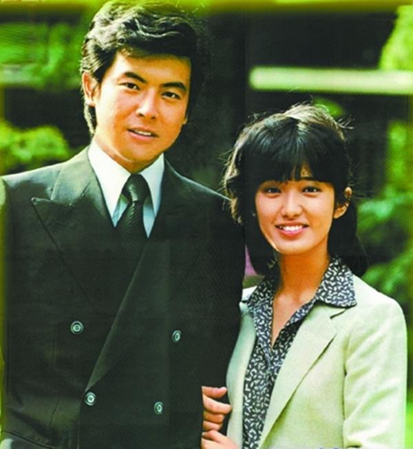 59岁的山口百惠与66岁的三浦友和,完美诠释何为执子之