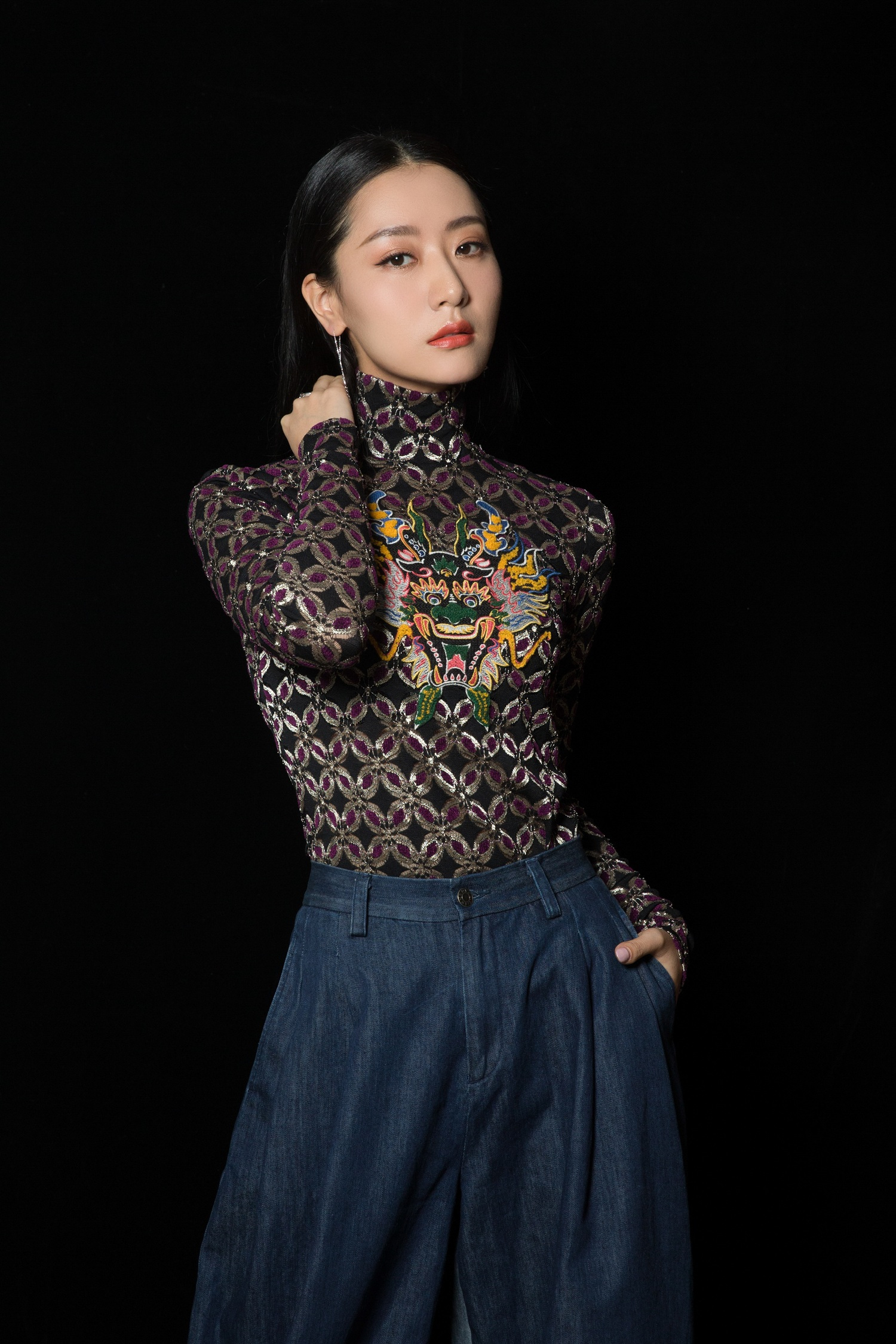 白冰出席《原生之罪》见面会 与翟天临同台飙