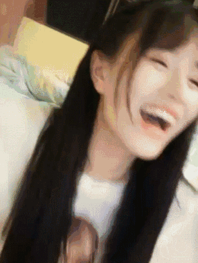 我是一个老爸第一次做饭,还看着电视,鸡蛋仍垃圾桶了,鸡蛋壳仍锅里