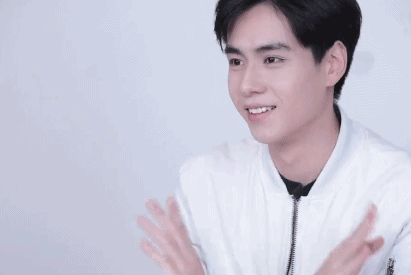 赵丽颖张一山胡一天,爱豆们的比心都很有创意