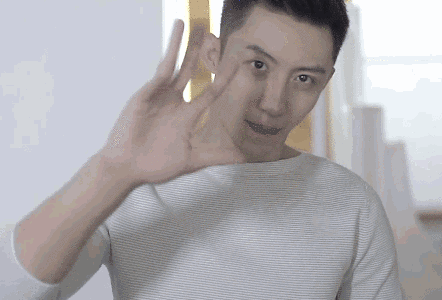 蜜汁小口音,可爱小虎牙,一身腱子肉这个 92年的大男孩,在短短的时间内