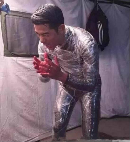 明星防寒各有奇招郭富城裹保鲜膜林宥嘉抱紧自己