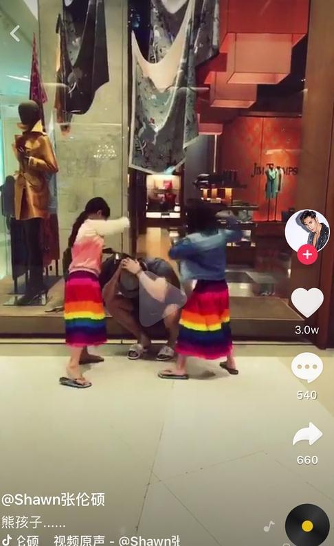 钟丽缇女儿Cayla拍抖音,没想到她私底下这么放得开!