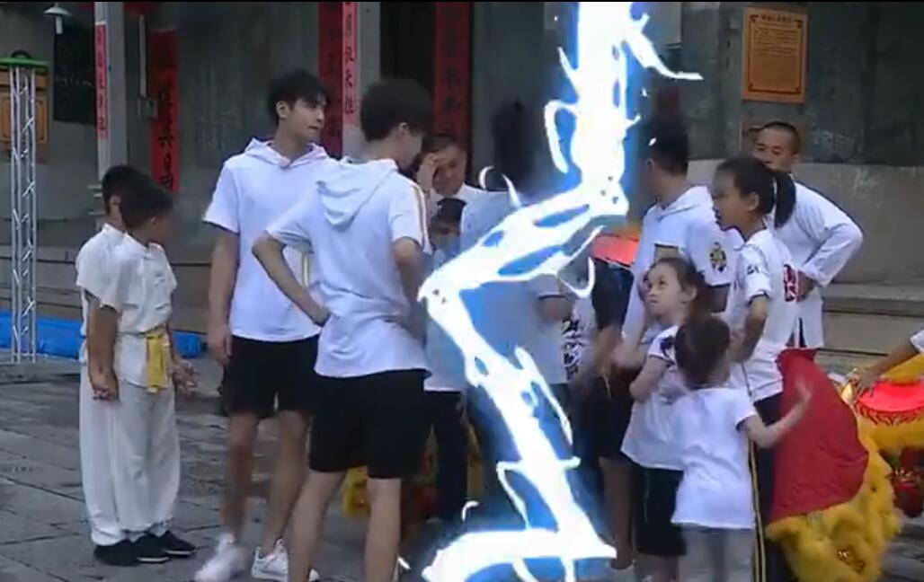 杨紫被叫阿姨好尴尬,一句话回应显情商高