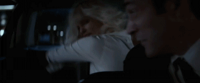 《极寒之城》塞隆壁咚,舌吻