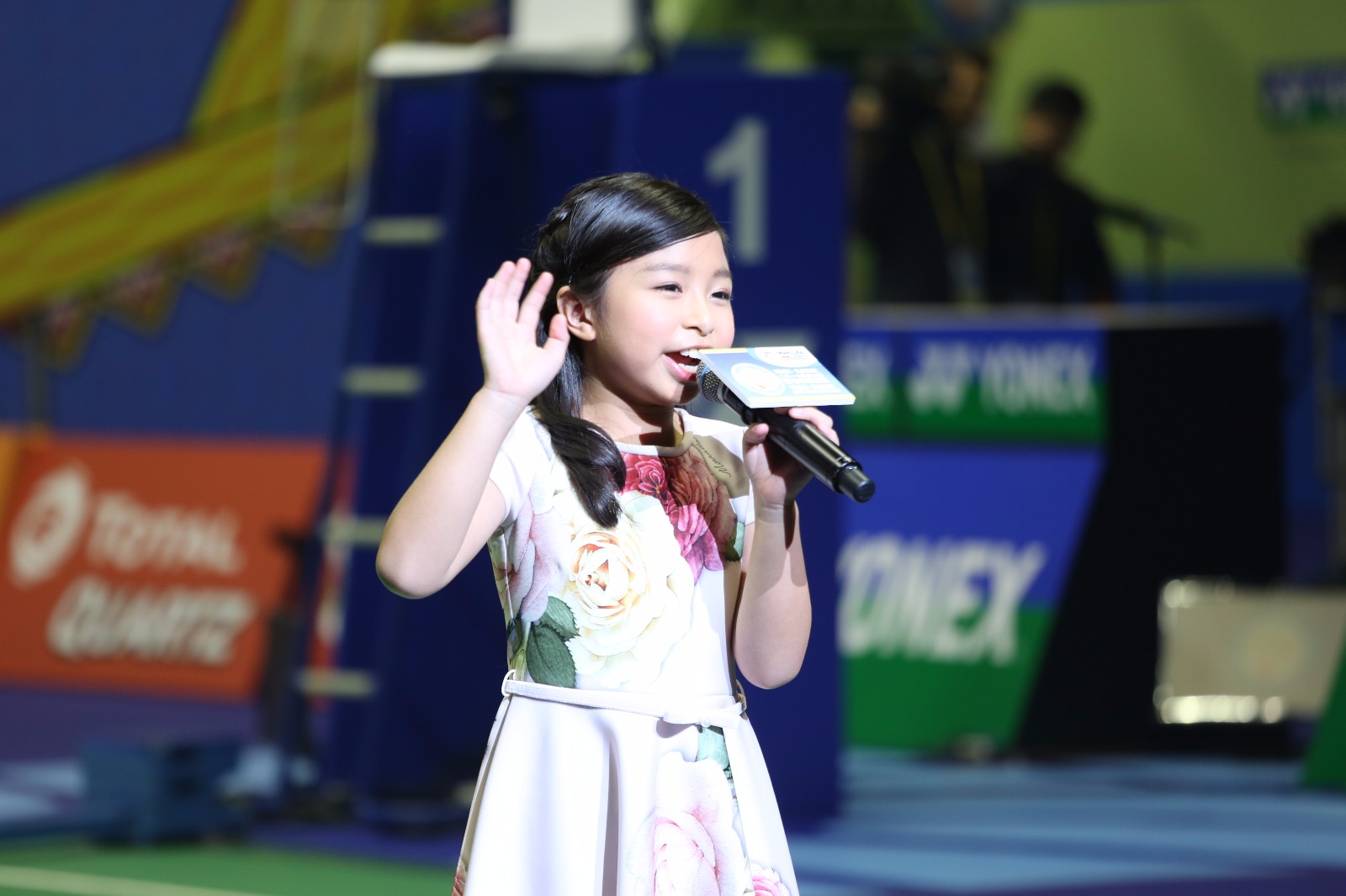 黄晓明拍视频支持谭芷昀苏州慈善献唱吁救助灾童 - 360娱乐，你开心就好