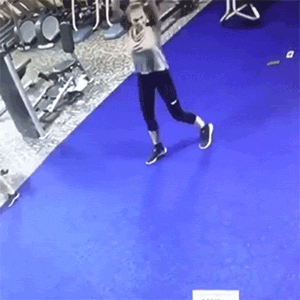 搞笑gif趣图: 美女, 不作死就不会死, 不知道你还有救