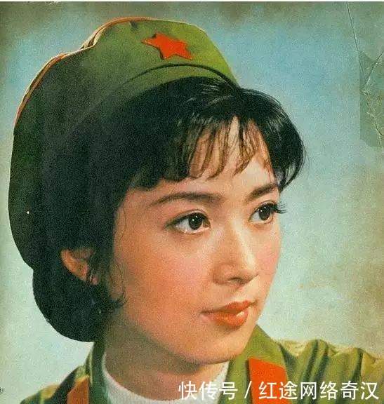 (70年代的女文艺兵龚雪.)