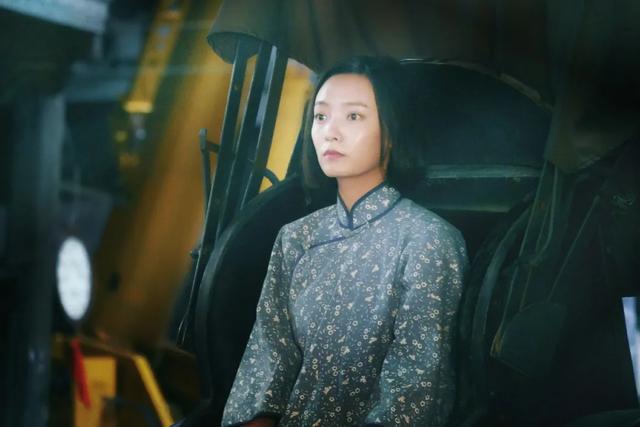 《悬崖》8年之后,张嘉译影视剧全面开花,女配角已成影后