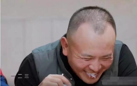 杨紫被叫阿姨好尴尬,一句话回应显情商高