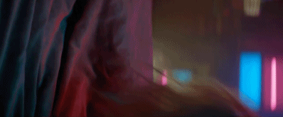 霸道的一吻!感觉下面可能是不可描述的画面.