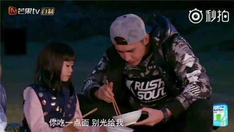 钟丽缇女儿Cayla拍抖音,没想到她私底下这么放得开!