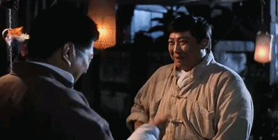 小海给女鬼输入真气时,被吸引到亲嘴,师傅费了半天劲才分开 在众蟑螂