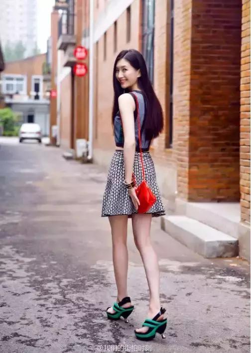 江疏影被拍和李易峰贴面热吻,说话口无遮拦,她