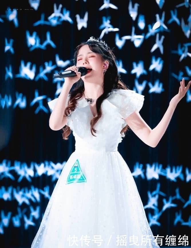 陈卓璇是2016年参加超级女声获得西安赛区冠军正式进入演艺圈的.