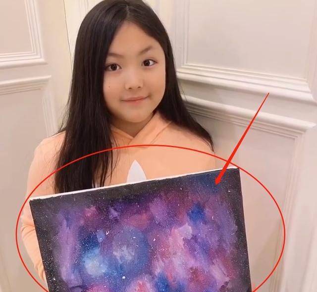 王诗龄助力公益画星空图看到成品那一刻确定是10岁孩子画的