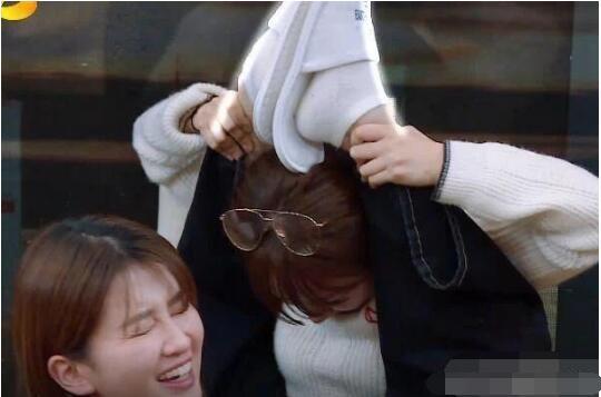 杨紫被叫阿姨好尴尬,一句话回应显情商高