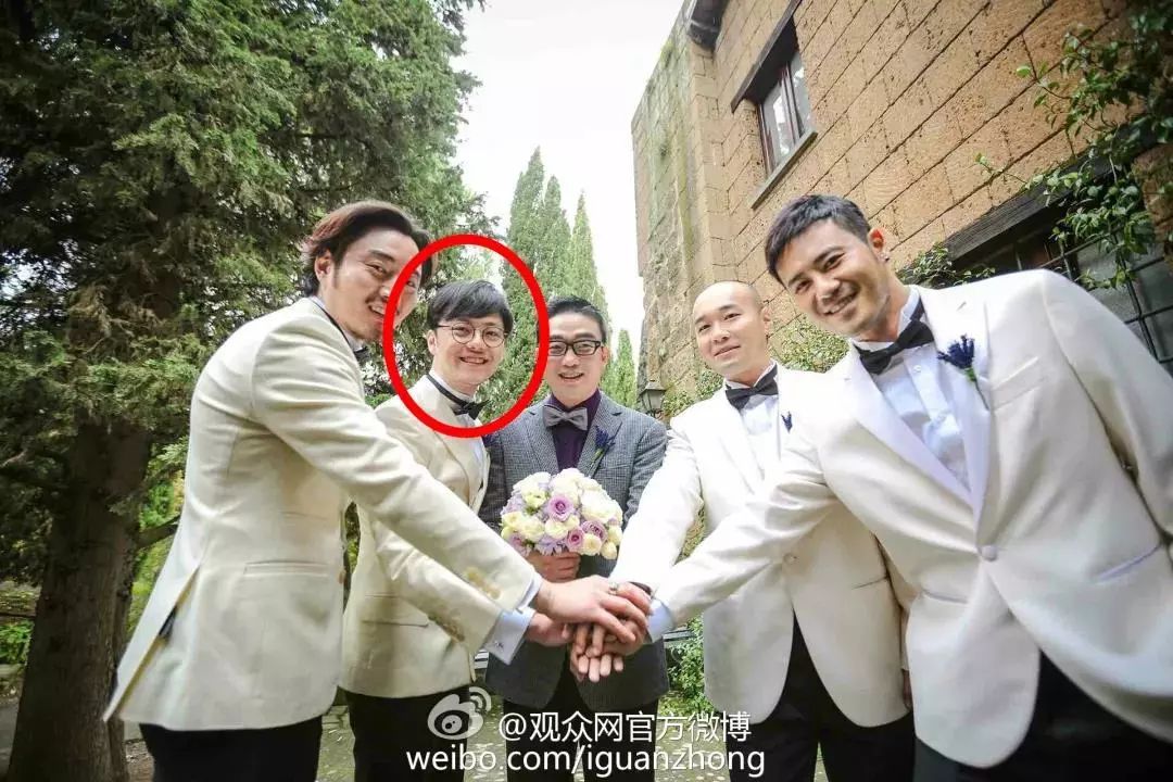在张靓颖与冯珂的婚礼上,陈秋莳作为伴郎出席.