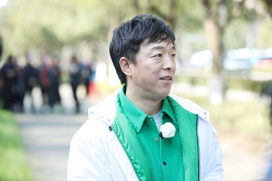 极限挑战3男人帮玩直播孙红雷变bug黄渤美妆直播画眼线
