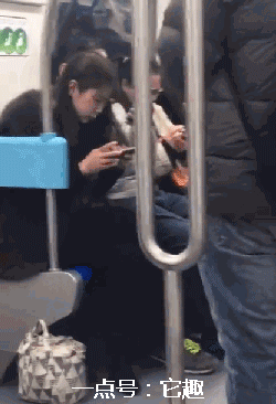 搞笑gif图,这个新娘还活着,可她的心已经死了