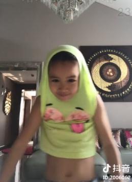 钟丽缇女儿Cayla拍抖音,没想到她私底下这么放得开!