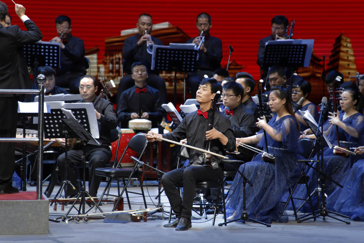 整场演出以优秀板胡演奏家米春胜独奏的《秦腔曲牌》开场,极具秦风