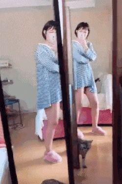 搞笑gif: 我也想要这镜子, 一秒减肥