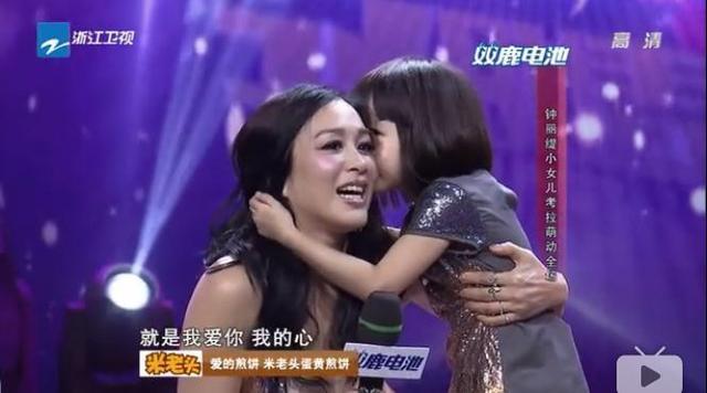 钟丽缇女儿Cayla拍抖音,没想到她私底下这么放得开!