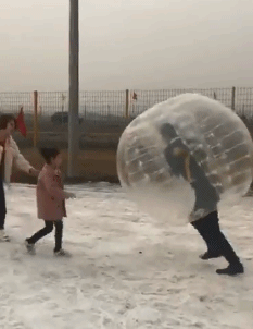 搞笑gif:大爷,你是不是出门没带脑子?