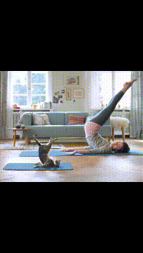 搞笑gif趣图:大爷你还是别看了,这东西不会累,会一直跳下去!