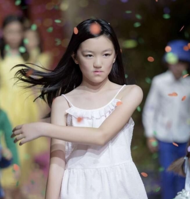 投胎是个技术活王菲女儿和闺蜜团购物超豪爽两小时消费近十万