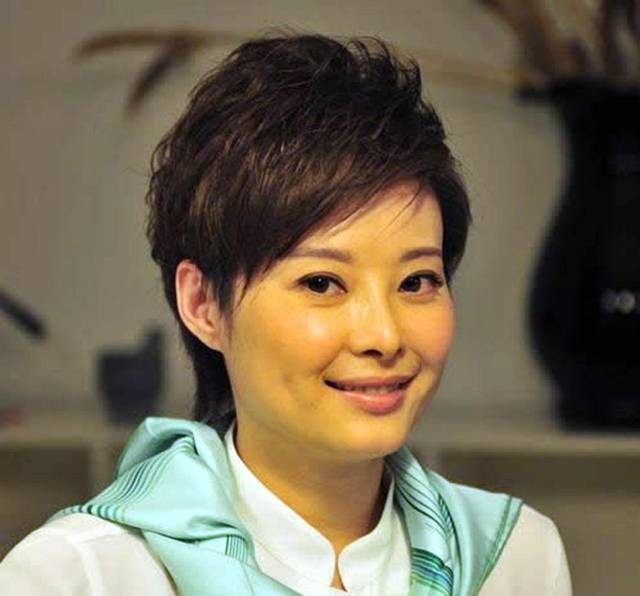 他身家十亿,与袁立交往12年无果,最终迎娶小20岁的张怡宁