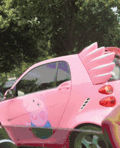 搞笑gif趣图:妹子今天出门忘带高跟鞋了,随便做个将就着穿吧