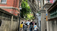“五一”小长假，46岁姚晨晒带娃赶海照，一家三口罕见同框