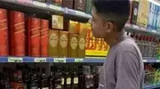 搞笑GIF：已婚男人回忆过去的美好