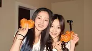 李小璐董璇同台，一个摇曳生姿，一个干瘦蜡黄，幸不幸福一目了然
