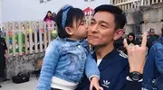 母亲46岁生下她，父亲刘德华用亿万富养，如今13岁成了这般模样